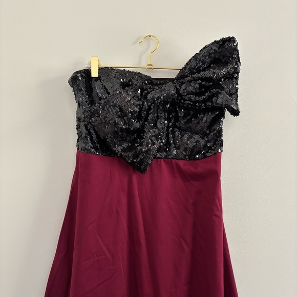 Anthropologie Hutch Bow-Tie Tiered Maxi Dress Burgundy & Black sequin Sz 8 - Picture 4 of 9